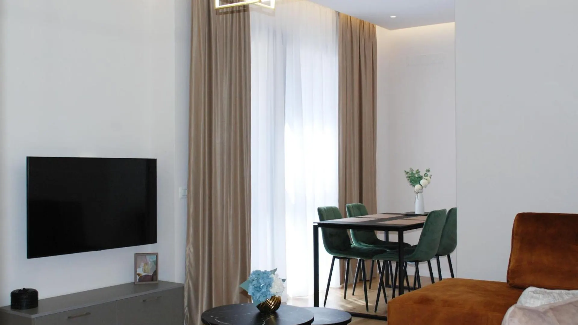 טיראנה Lindi'S Apartment 8/4